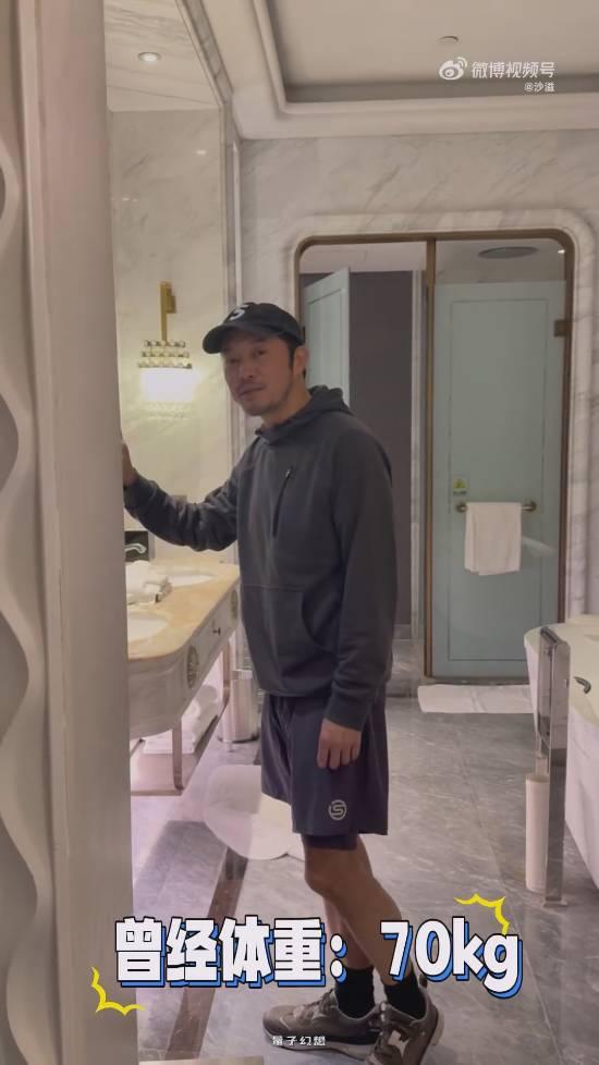 沙溢国庆假期吃胖了十斤 称重时表情大崩溃
