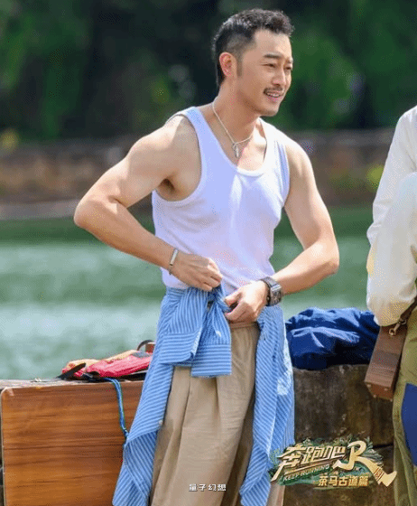 沙溢国庆假期吃胖了十斤 称重时表情大崩溃