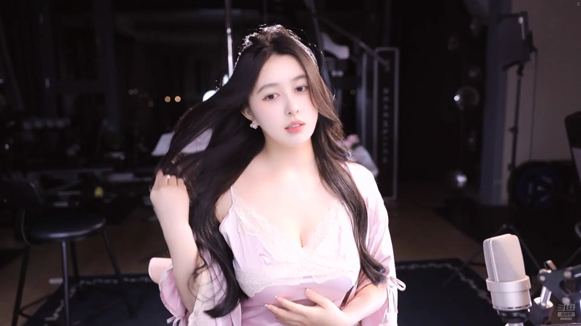 斗鱼小酒窝翁馨 2025年 热舞视频合集[62V/11.8G]