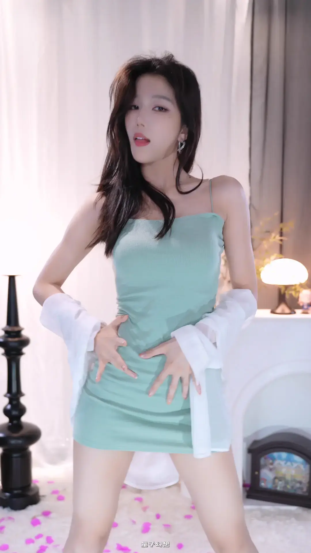 抖音萌七啊丶2025年 热舞视频合集[33V/7.02G]