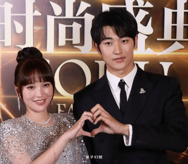 金莎晒冰岛求婚视频 男友比他小19岁